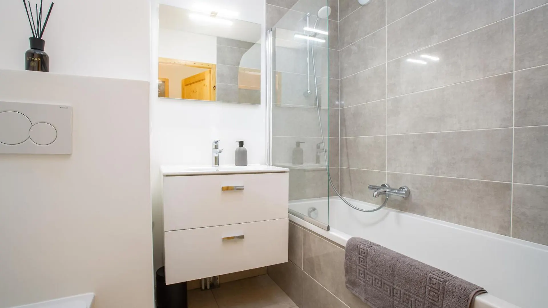 Cosy 2-Bed Apartment Minutes From Ski Lift Morzine Francja
